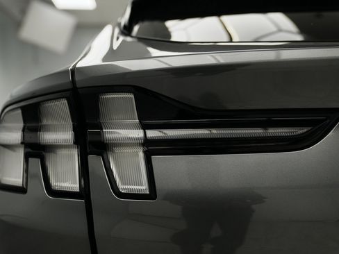 Used 2021 Ford Mustang Mach-E Select w/ Comfort/Appearance Package image 18