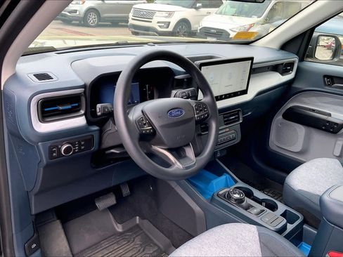 Used 2025 Ford Maverick XLT image 17