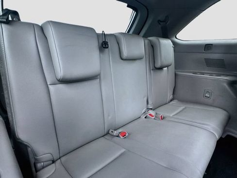 Used 2019 Toyota Highlander XLE AWD/4WD image 28