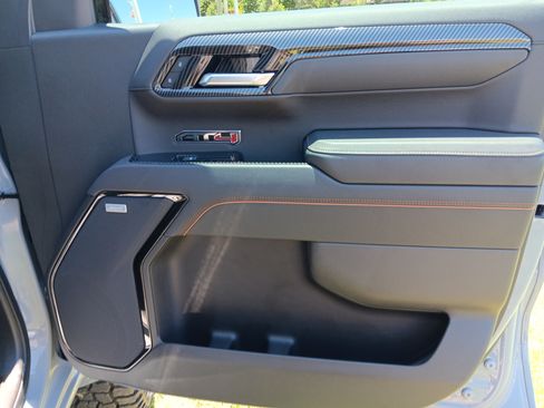 Used 2025 GMC Sierra 1500 AT4 w/ AT4 Premium Package AWD/4WD image 23