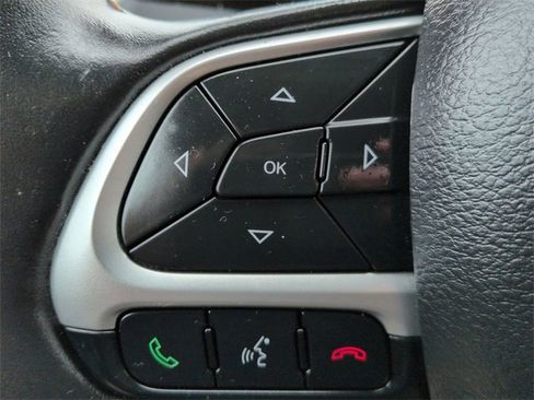 Certified 2019 Jeep Compass Latitude w/ Cold Weather Group image 19