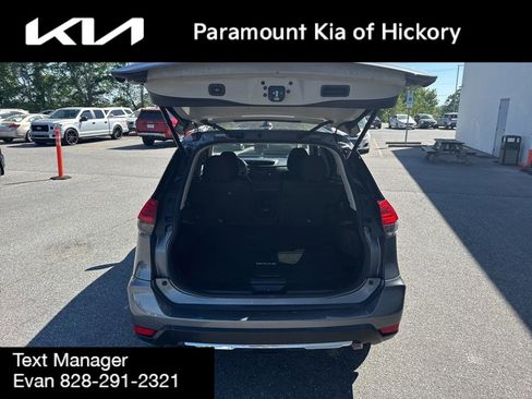 Used 2017 Nissan Rogue SV w/ Sun & Sound Touring Package FWD image 10