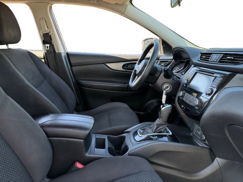 Used 2019 Nissan Rogue Sport S image 14