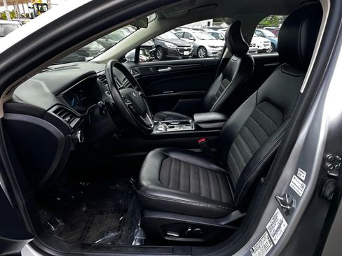 Used 2018 Ford Fusion SE w/ Equipment Group 201A image 16