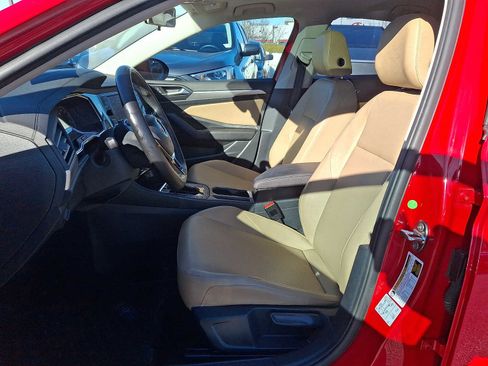 Used 2019 Volkswagen Jetta SE w/ Cold Weather Package image 12