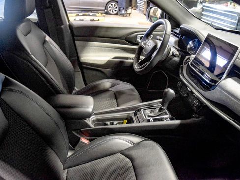 Used 2023 Jeep Compass Latitude w/ Convenience Group AWD/4WD image 7