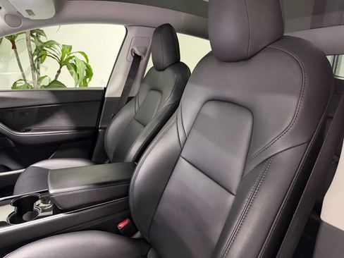 Used 2020 Tesla Model Y Long Range image 11