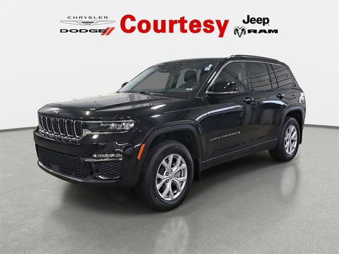 Certified 2022 Jeep Grand Cherokee Limited w/ Luxury Tech Group II image 7