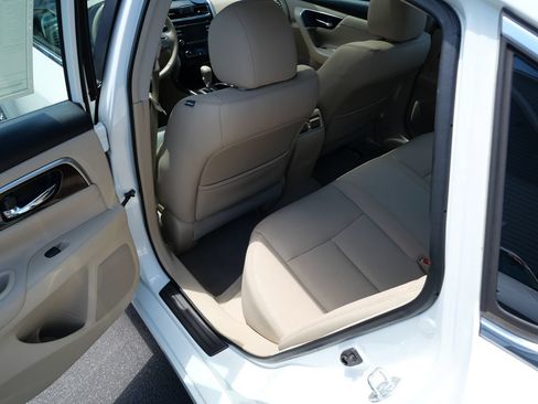 Used 2013 Nissan Altima 2.5 SL FWD image 19