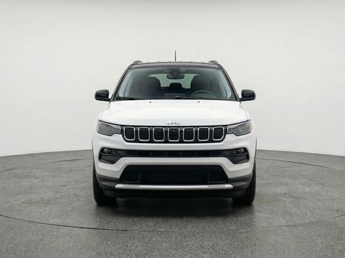 Used 2025 Jeep Compass Limited image 2