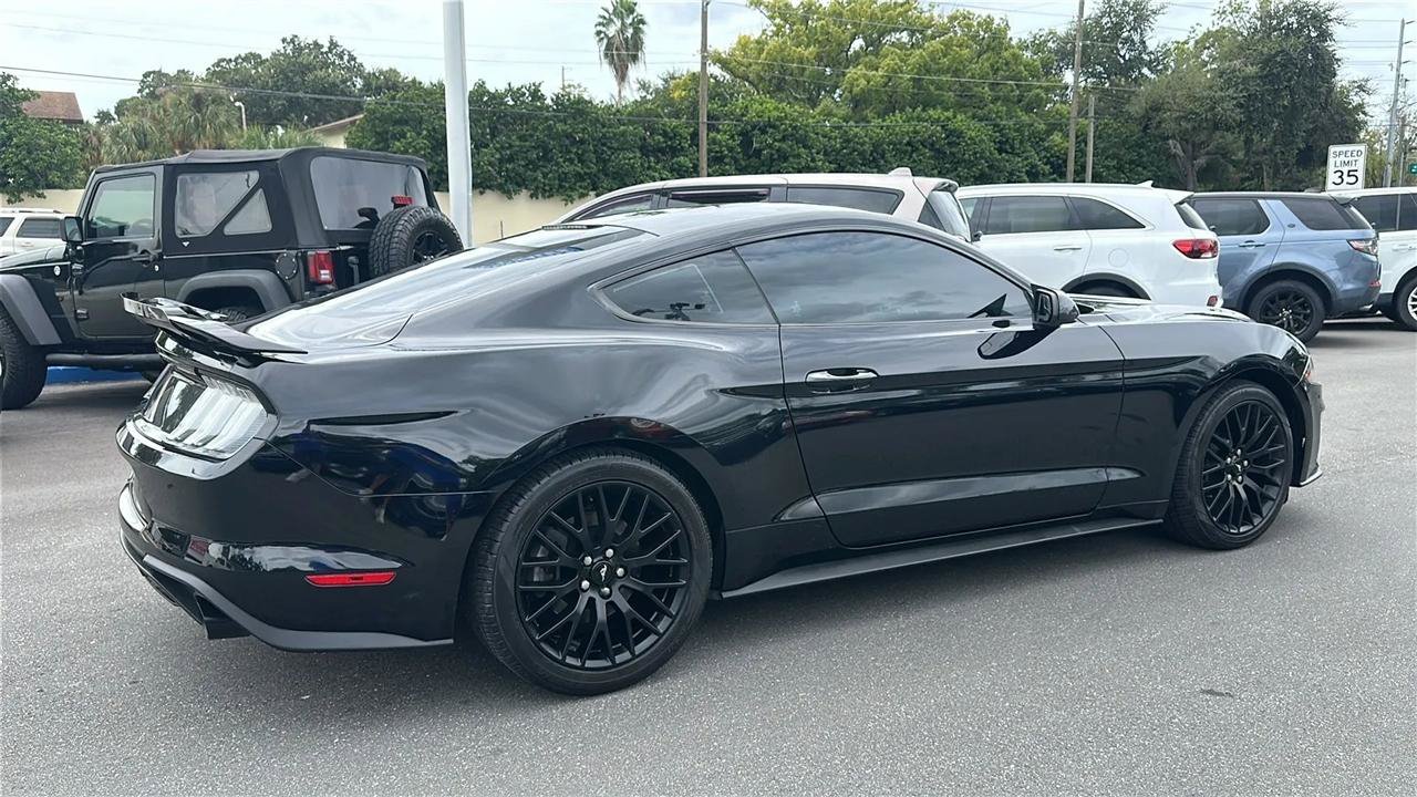 Used 2018 Ford Mustang Coupe RWD image 9