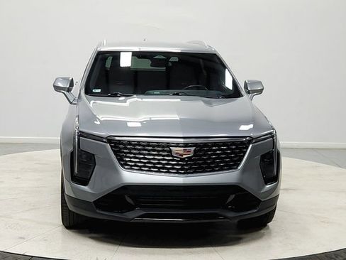 Used 2024 Cadillac XT4 Premium Luxury image 2