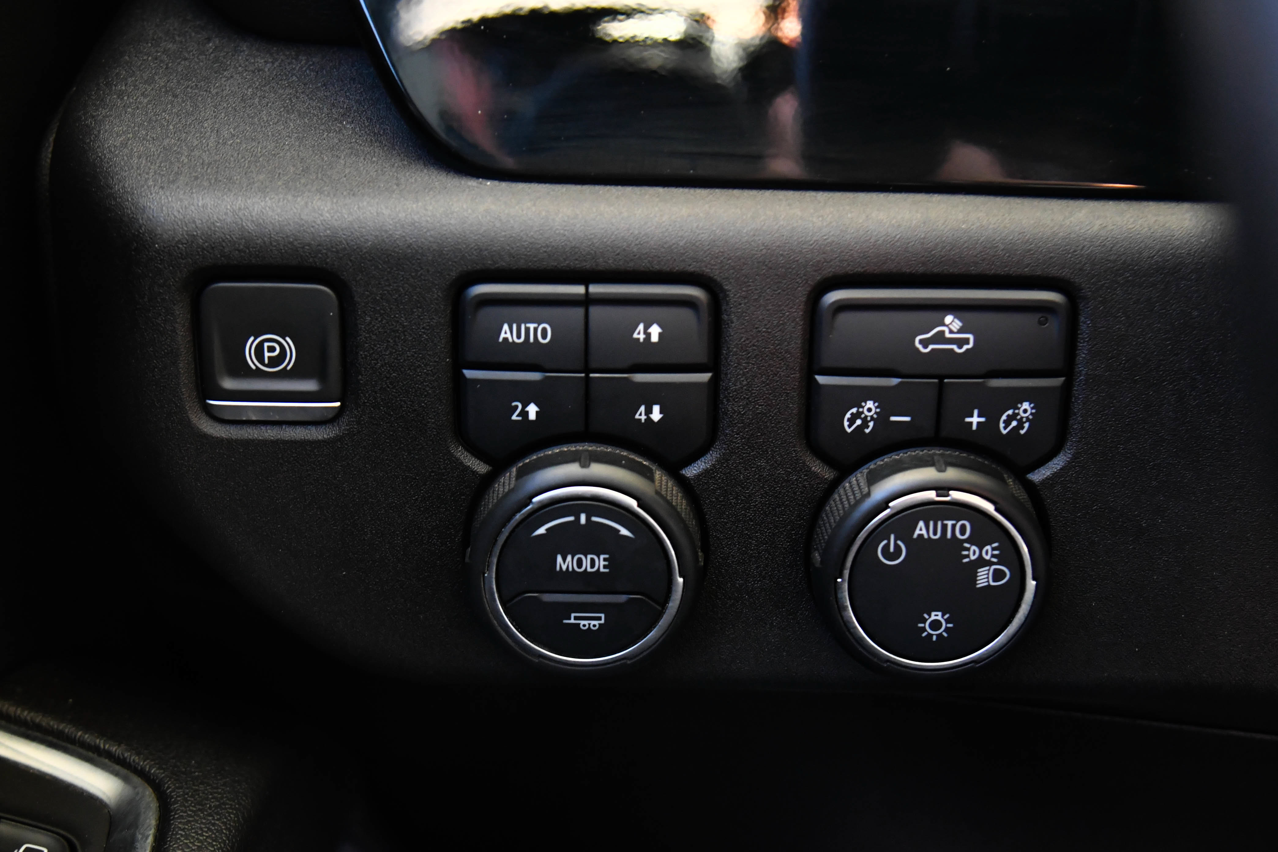 Used 2024 Chevrolet Silverado 1500 LT AWD/4WD image 32