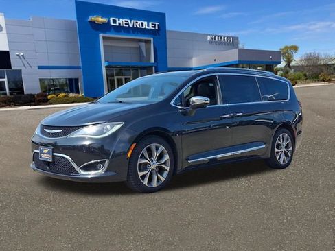 Used 2020 Chrysler Pacifica Limited FWD image 33