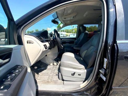 Used 2013 Volkswagen Routan SE image 10