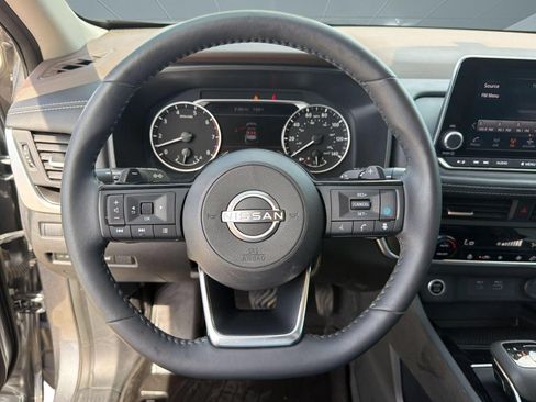Used 2023 Nissan Rogue SV w/ SV Premium B Package FWD image 11