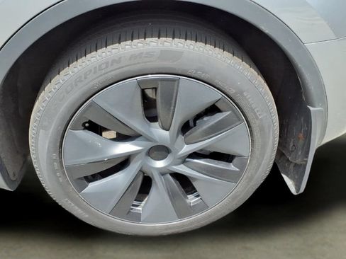 Used 2024 Tesla Model Y Long Range AWD/4WD image 34