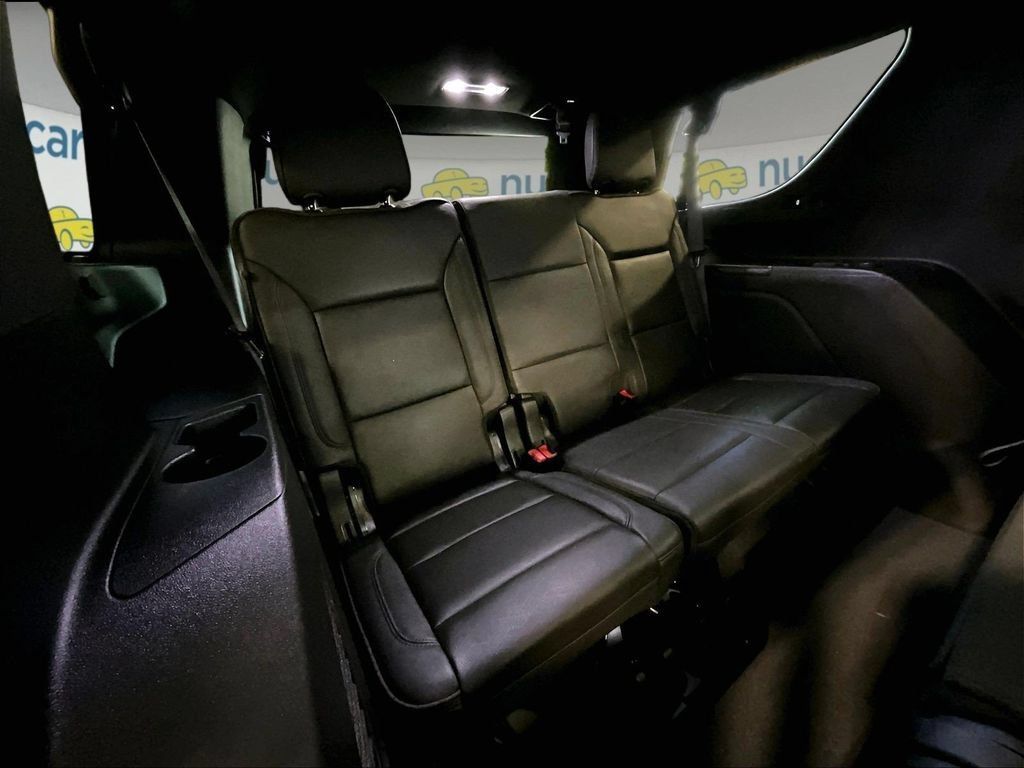 Used 2024 Chevrolet Tahoe High Country w/ Premium Package 2 AWD/4WD image 17
