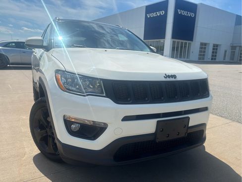 Used 2019 Jeep Compass Latitude AWD/4WD image 3