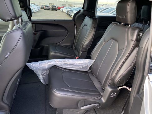 New 2026 Chrysler Voyager LX image 7