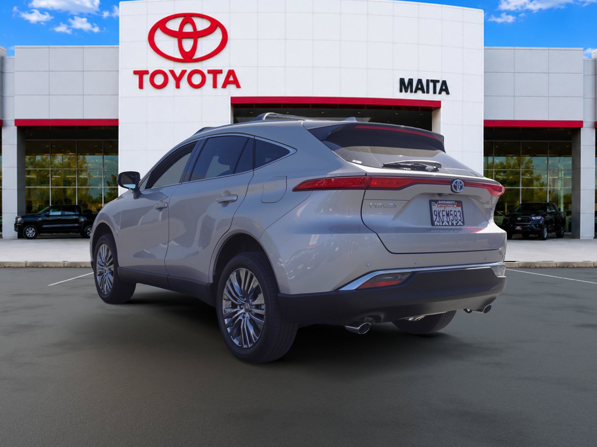 Used 2024 Toyota Venza XLE AWD/4WD image 5
