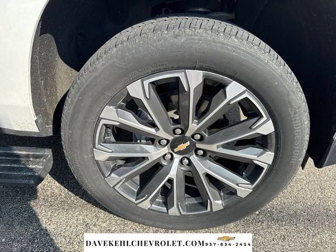 Used 2025 Chevrolet Suburban High Country AWD/4WD image 41