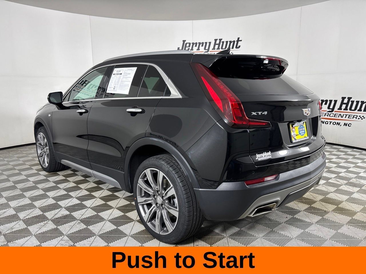 Used 2023 Cadillac XT4 Premium Luxury w/ Technology Package FWD image 9