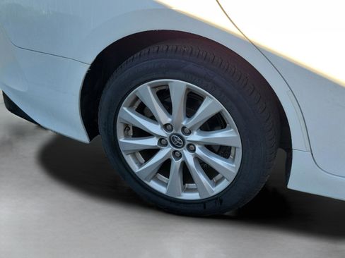 Used 2019 Toyota Camry LE image 28