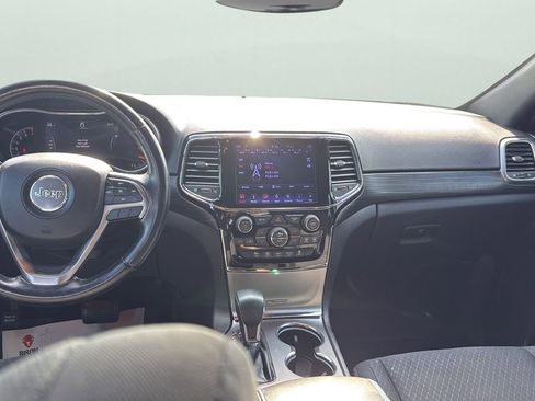 Used 2019 Jeep Grand Cherokee Laredo AWD/4WD image 21