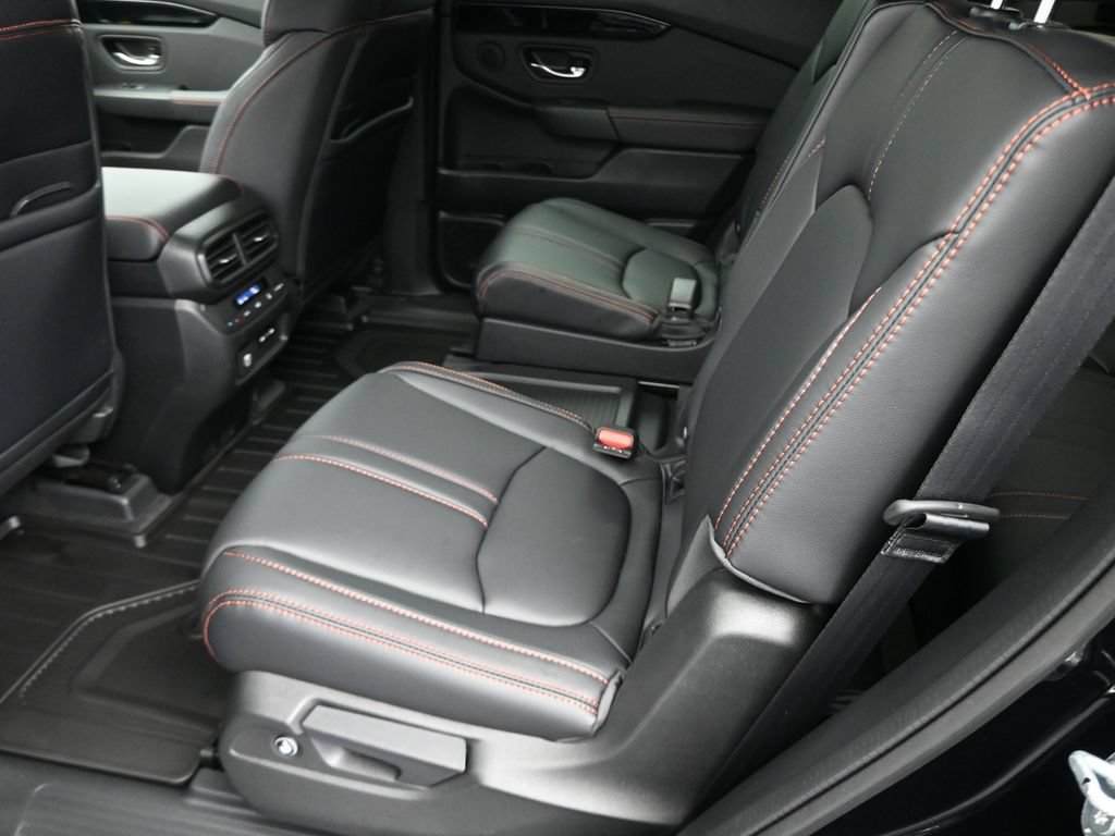 Certified 2025 Honda Pilot TrailSport image 10