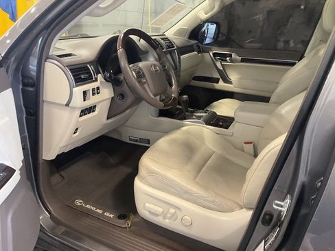 Used 2014 Lexus GX 460 Luxury w/ Preferred Accessory Package image 10