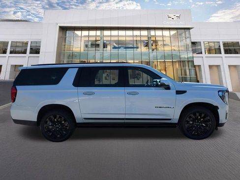 Used 2022 GMC Yukon XL Denali image 4