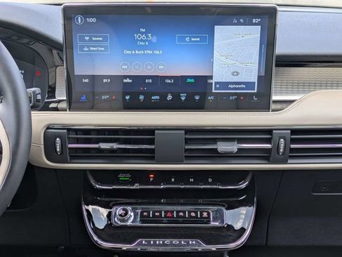 New 2026 Lincoln Corsair Premiere image 17