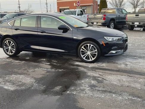 Used 2019 Buick Regal Essence image 2