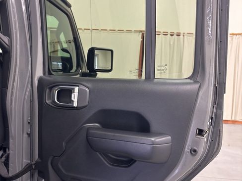 Used 2020 Jeep Wrangler Unlimited Sport S image 35