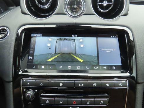 Used 2019 Jaguar XJ R-Sport image 16