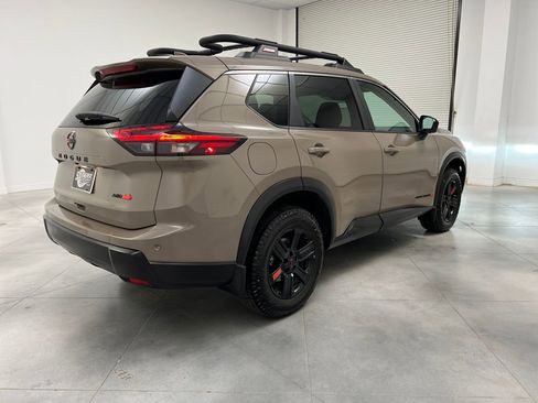 Used 2025 Nissan Rogue SV AWD/4WD image 7