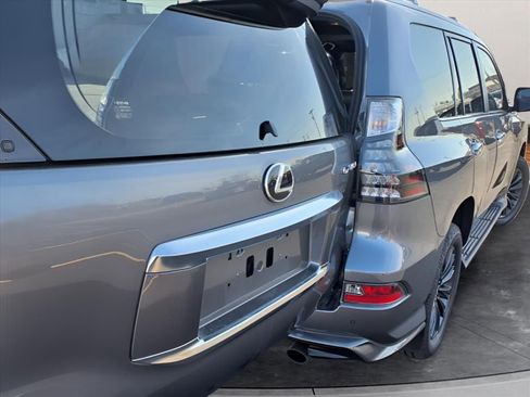 Used 2023 Lexus GX 460 Premium w/ Accessory Package image 36