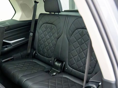 Certified 2023 BMW X7 xDrive40i w/ Premium Package image 21