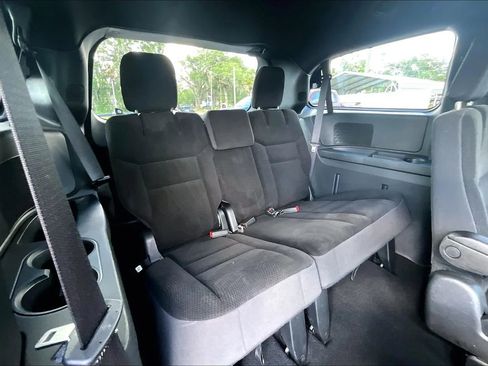 Used 2019 Dodge Grand Caravan SE FWD image 29