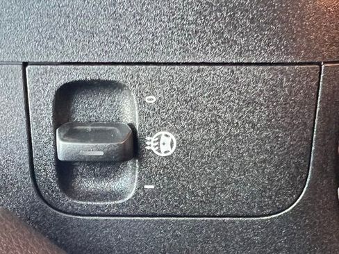 Certified 2025 Mercedes-Benz GLB 250 4MATIC image 24