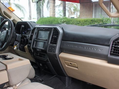 Used 2019 Ford F350 XLT w/ Camper Package image 34