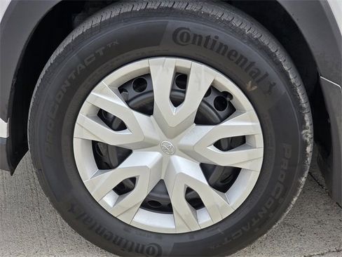 Used 2026 Toyota Corolla Cross L image 8