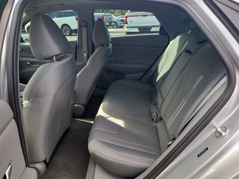 Used 2022 Hyundai Elantra SEL w/ Convenience + Premium Package image 10