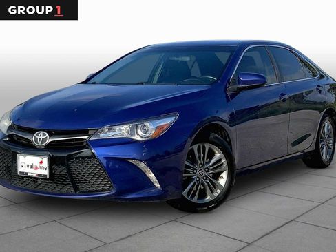 Used 2015 Toyota Camry SE FWD image 1