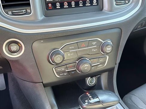 Used 2022 Dodge Charger SXT image 9
