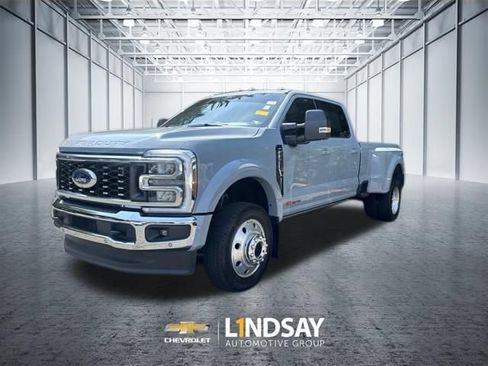 Used 2025 Ford F450 Lariat w/ Lariat Ultimate Package AWD/4WD image 2