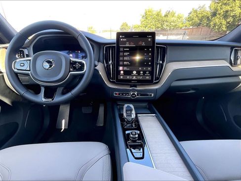 New 2027 Volvo XC60 B5 Plus AWD/4WD image 7