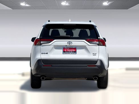 Used 2025 Toyota RAV4 XLE AWD/4WD image 9