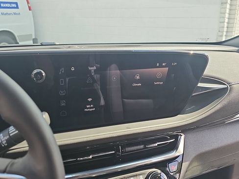 Used 2024 Buick Envista Sport Touring w/ Convenience I Package FWD image 28